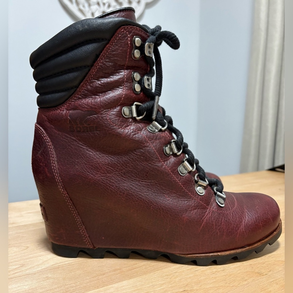 Sorel Conquest Wedge Ankle Boot. Maroon Leather Lace Up Boots. Women’s